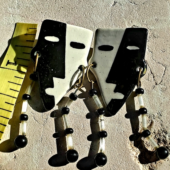 Vintage retro 1980 handmade artist signed black and white face abstract earrings - Picture 6 of 10